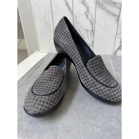 Dansko Houndstooth Loafers Size 40 Slip-On Comfort Shoes Black Gray - Picture 2 of 6